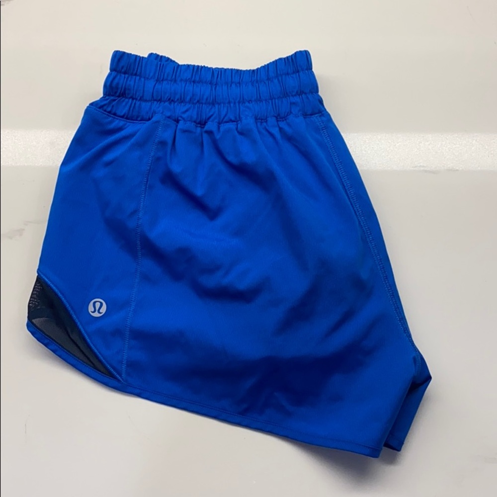 SOLD Lululemon Hotty Hot Short II 2.5” size 6